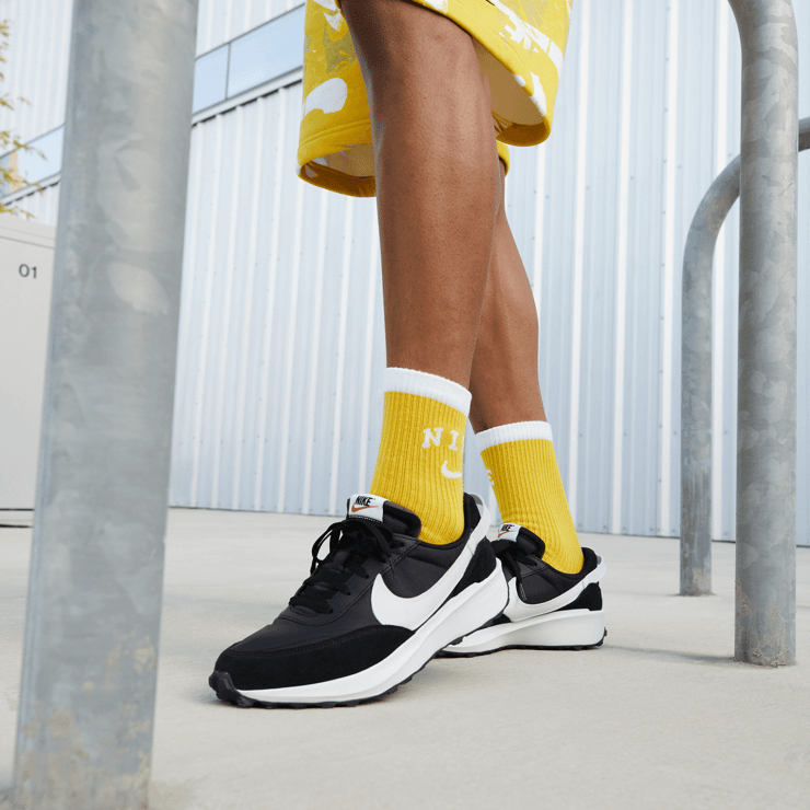 Nike Waffle Debut Black White Angle 0
