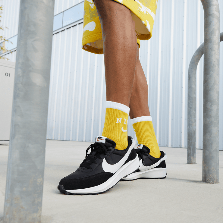 Nike Waffle Debut Black White Angle 0