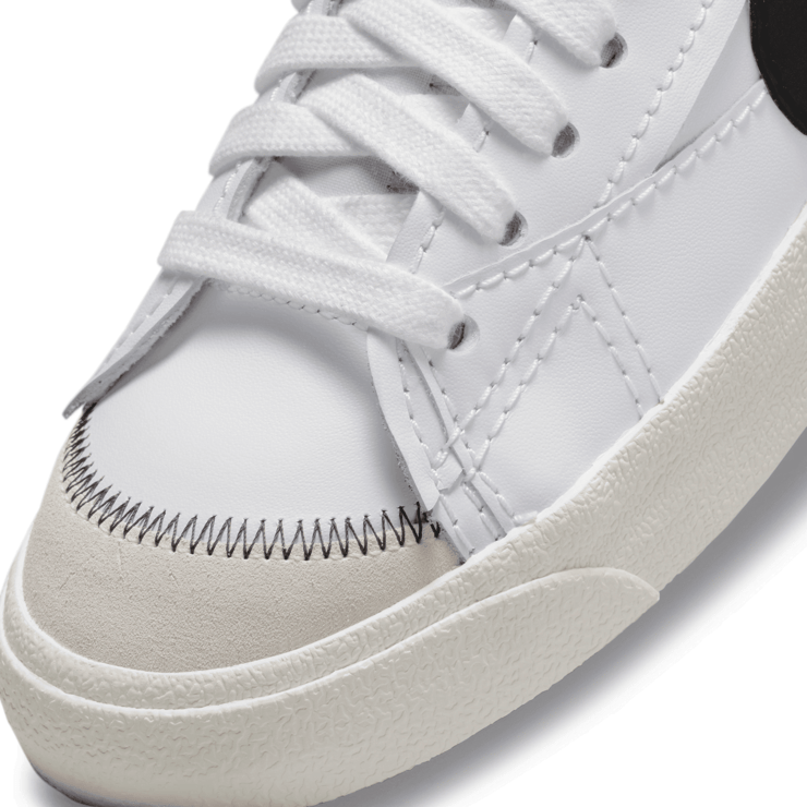 Nike Blazer Low 77 Jumbo White Black Sail Angle 6