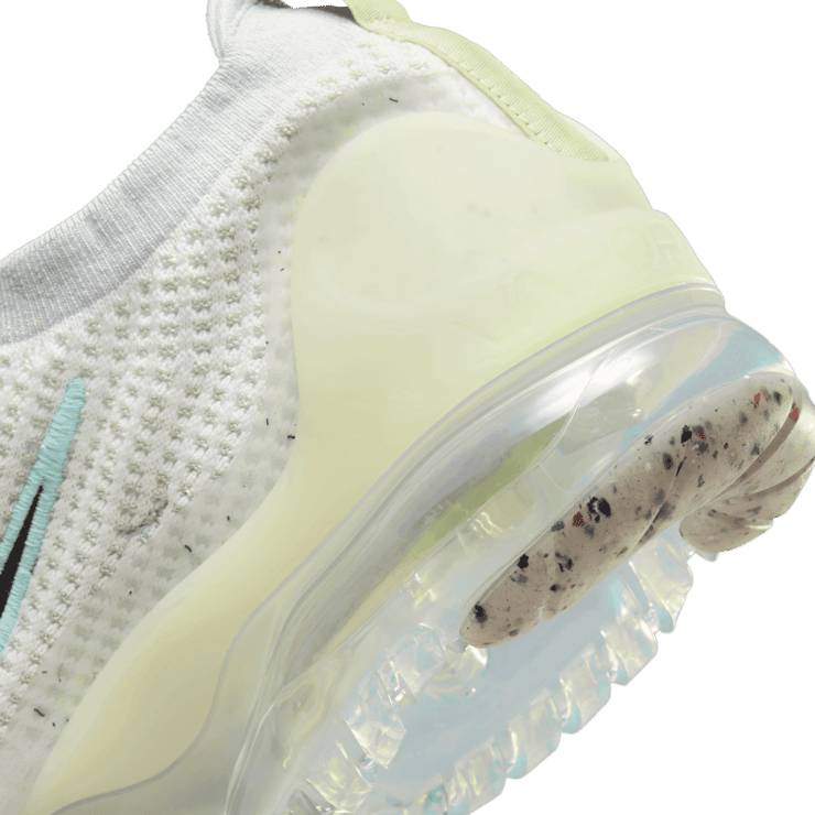 Nike Air VaporMax 2021 FK Mismatched Swoosh White Angle 5