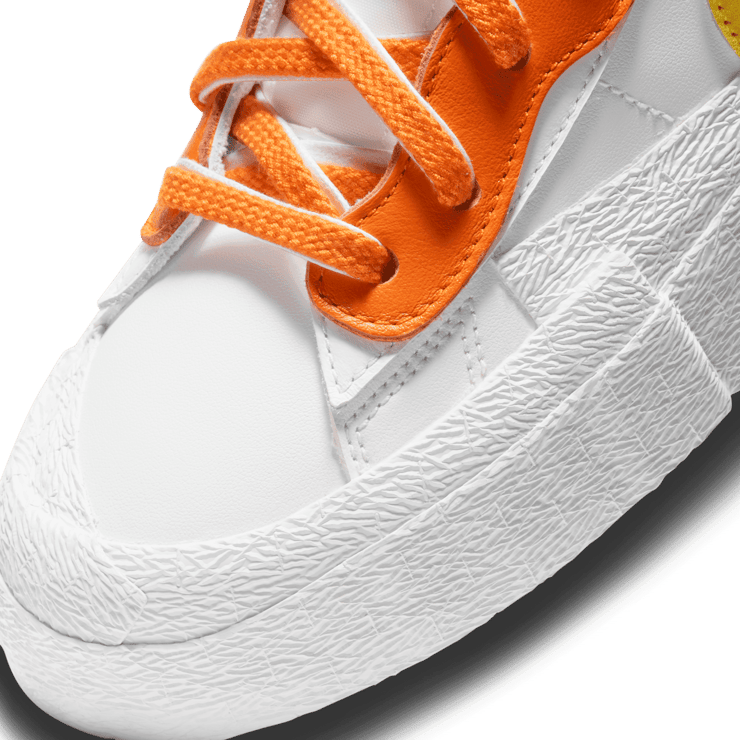 Nike Blazer Low sacai White Magma Orange Angle 4