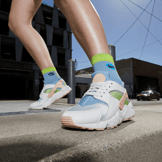 Nike Air Huarache Sun Club (W) Angle 0