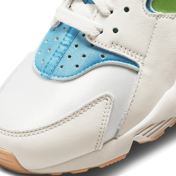 Nike Air Huarache Sun Club (W) Angle 5