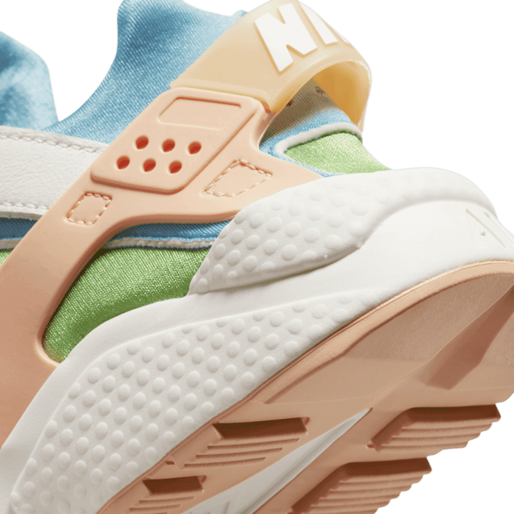 Nike Air Huarache Sun Club (W) Angle 6