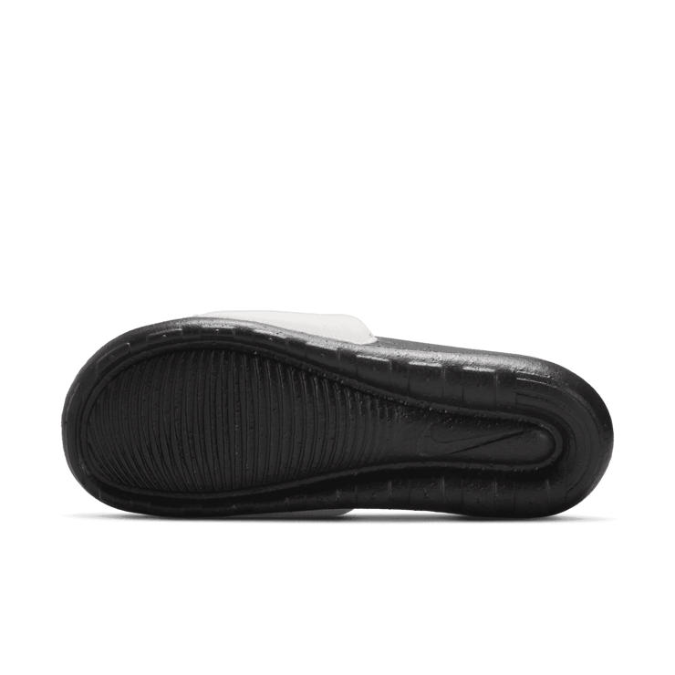 Nike Victori One Next Nature Light Iron Ore Angle 1