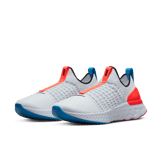 Nike React Phantom Run Flyknit 2 Football Grey Bright Crimson (W) Angle 2