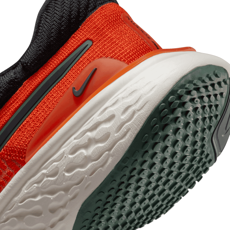 Nike ZoomX Invincible Run Flyknit 2 Team Orange Gore Green Angle 5