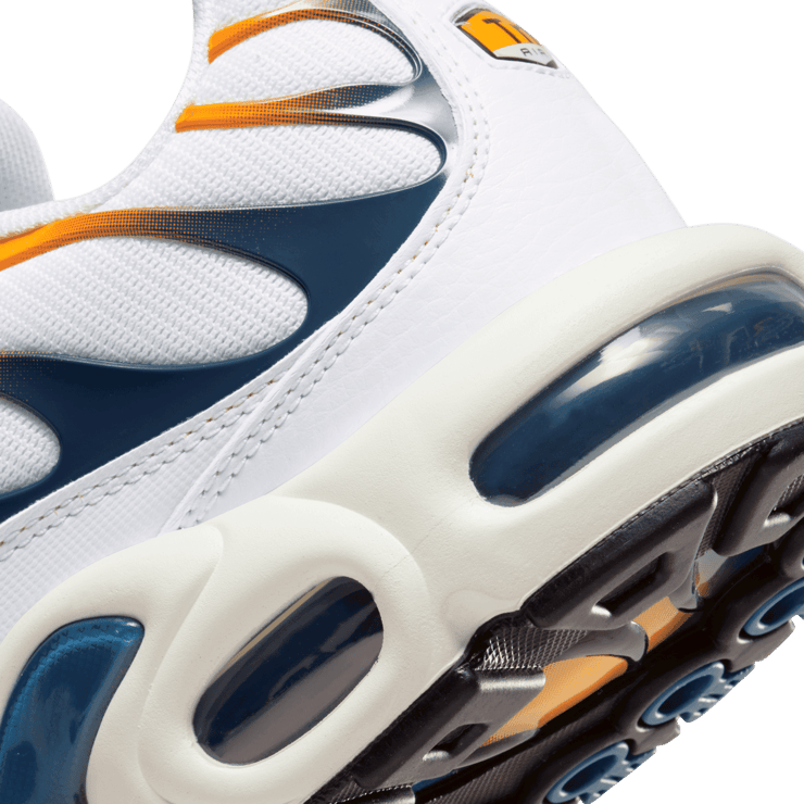 Nike Air Max Plus Hiking Carabiner White Kumquat Marina Angle 6