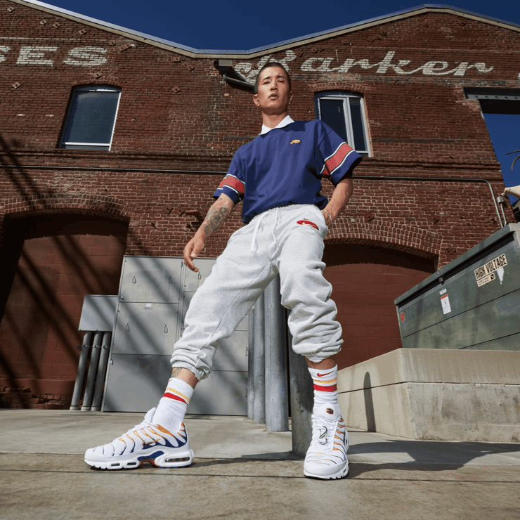 Nike Air Max Plus Hiking Carabiner White Kumquat Marina Angle 9