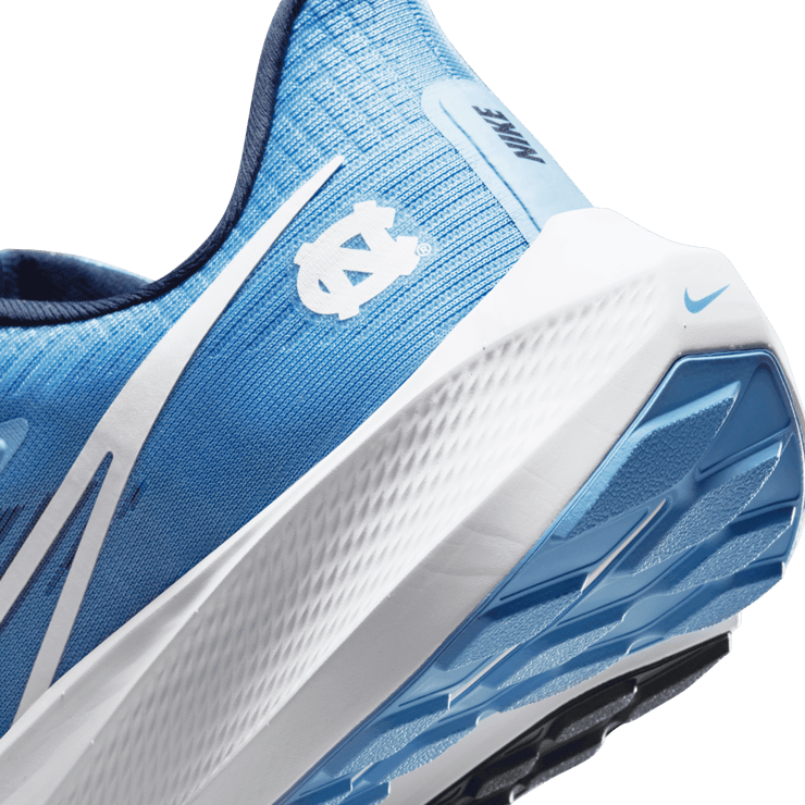 Nike Air Zoom Pegasus 39 UNC Angle 5