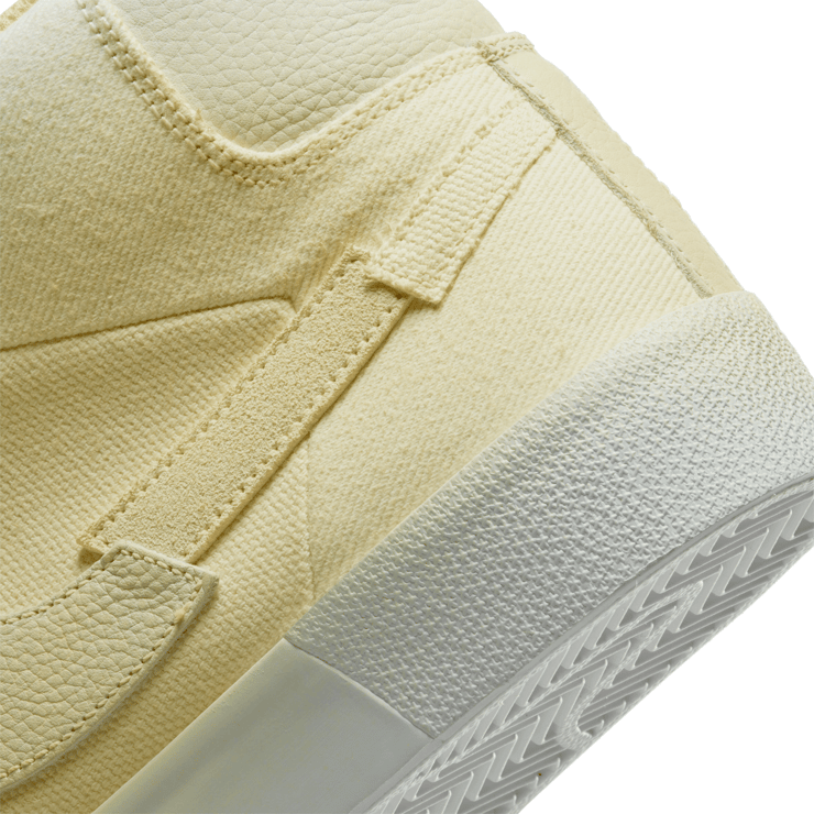 Nike SB Zoom Blazer Mid PRM Lemon Wash Angle 6