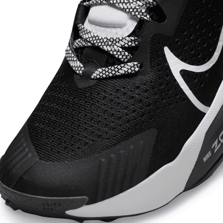 Nike ZoomX Zegama Trail Black White (W) Angle 4