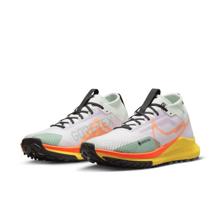 Nike React Pegasus Trail 4 Gore-Tex Barely Grape Total Orange Angle 2