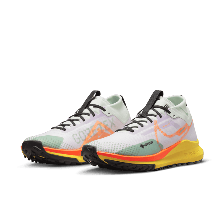 Nike React Pegasus Trail 4 Gore-Tex Barely Grape Total Orange Angle 2