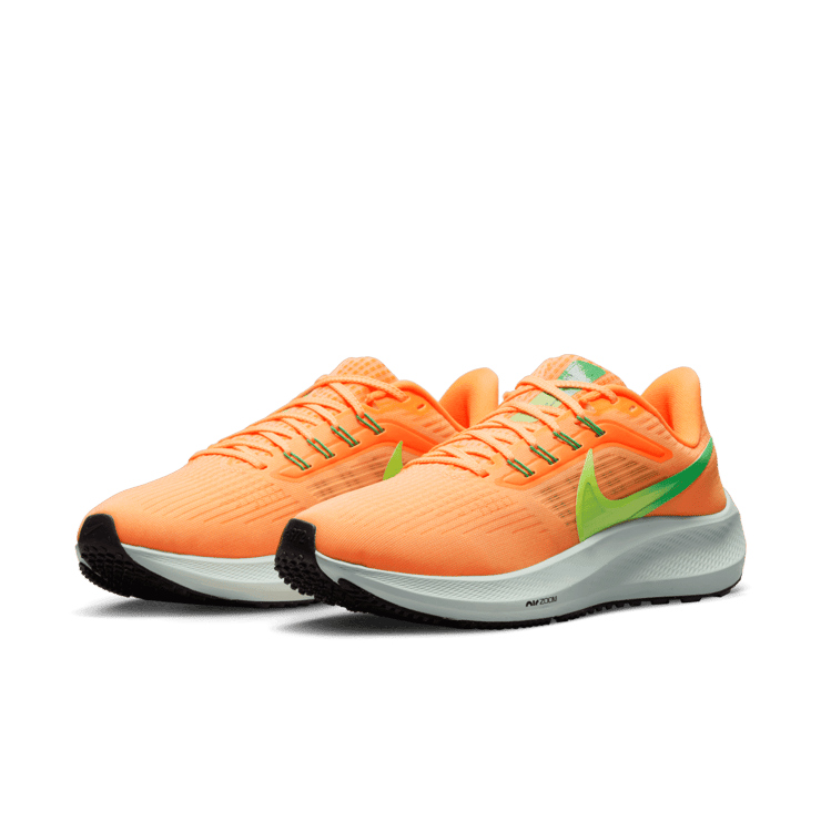 Nike Air Zoom Pegasus 39 Peach Cream Green Shock (W) Angle 2