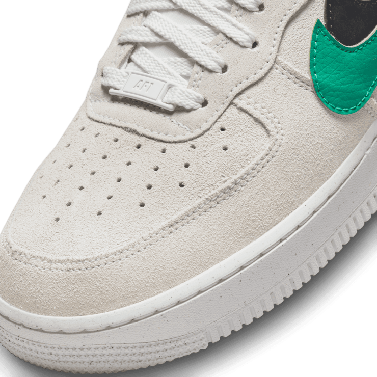 Nike Air Force 1 High SE Sesame Neptune Green (W) Angle 4