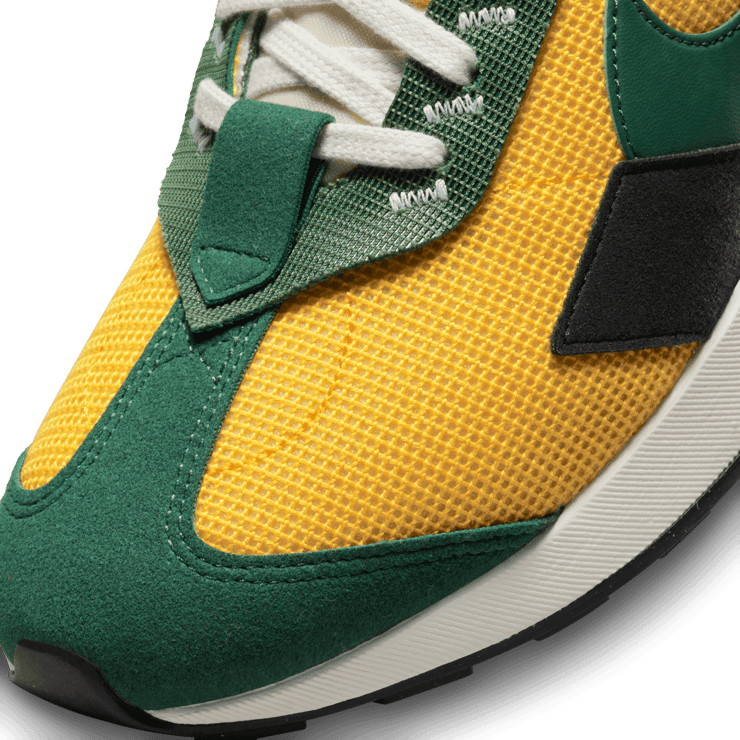 Nike Air Max Pre-Day University Gold Gorge Green Angle 4