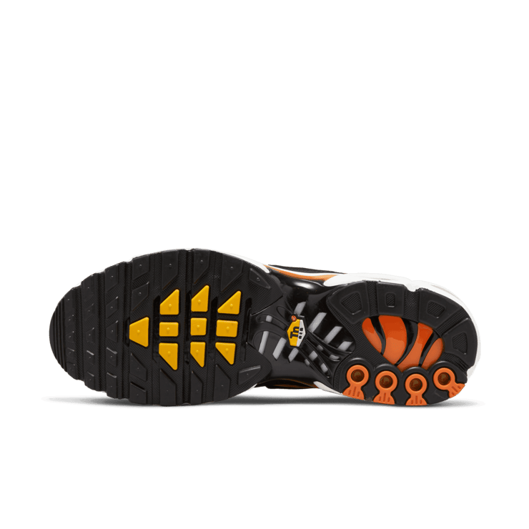 Nike Air Max Plus Safety Orange Black Angle 0