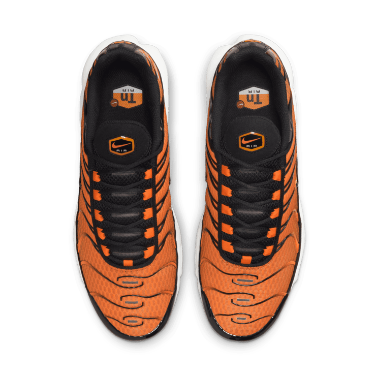 Nike Air Max Plus Safety Orange Black Angle 1