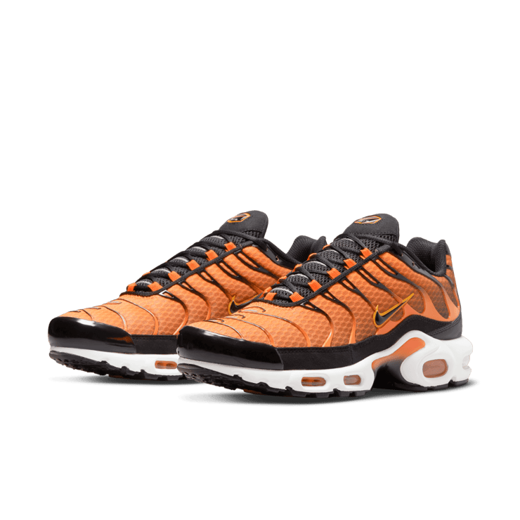 Nike Air Max Plus Safety Orange Black Angle 2