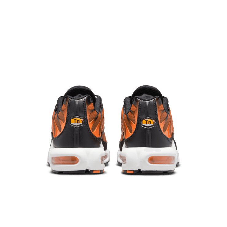 Nike Air Max Plus Safety Orange Black Angle 3