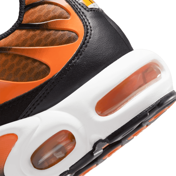 Nike Air Max Plus Safety Orange Black Angle 5