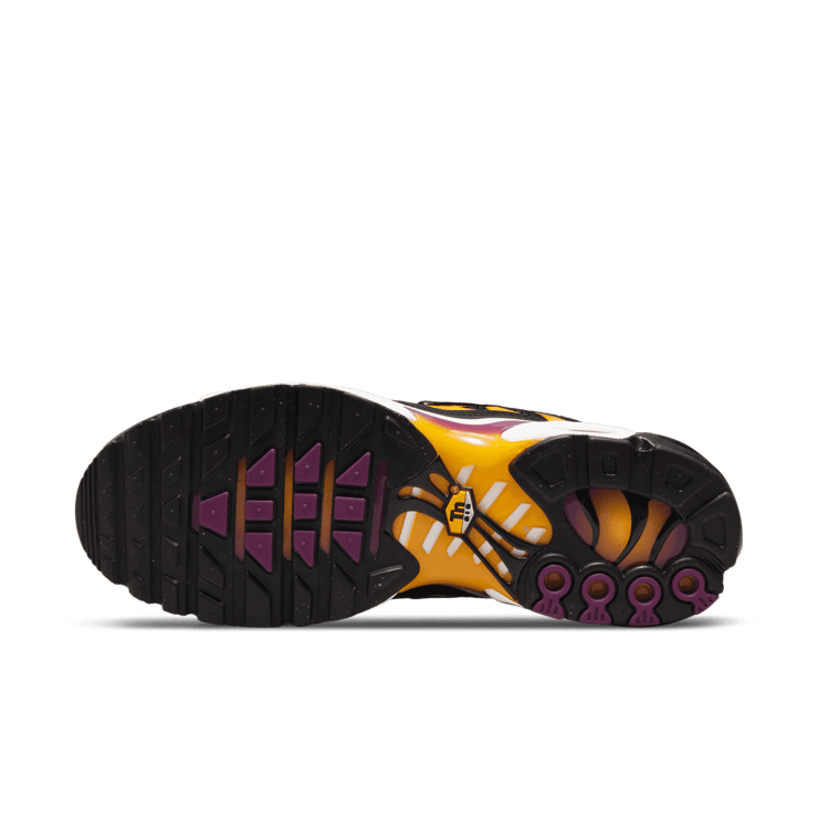 Nike Air Max Plus University Gold Viotech Purple Angle 0