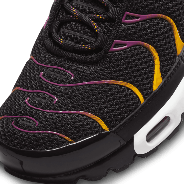 Nike Air Max Plus University Gold Viotech Purple Angle 4