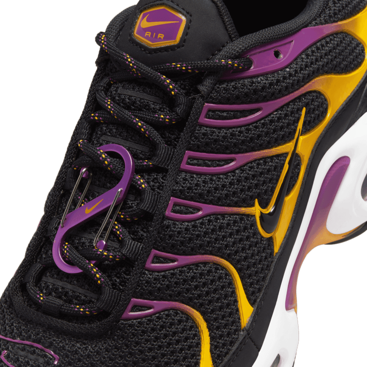 Nike Air Max Plus University Gold Viotech Purple Angle 7