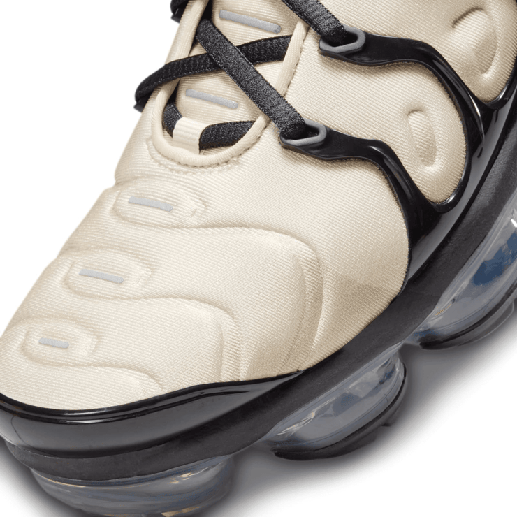 Nike Air VaporMax Plus Beige Black Angle 4