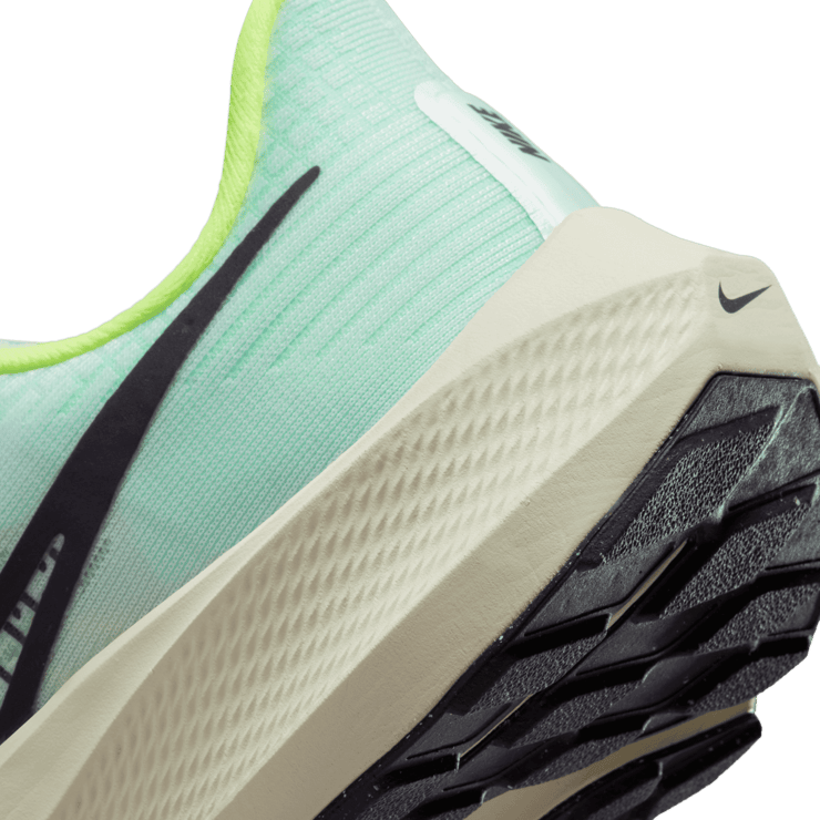 Nike Air Zoom Pegasus 39 Barely Green Volt (W) Angle 5