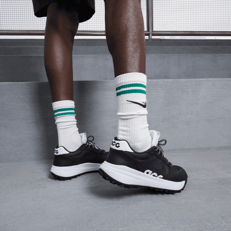 Nike ACG Lowcate Black White Angle 0