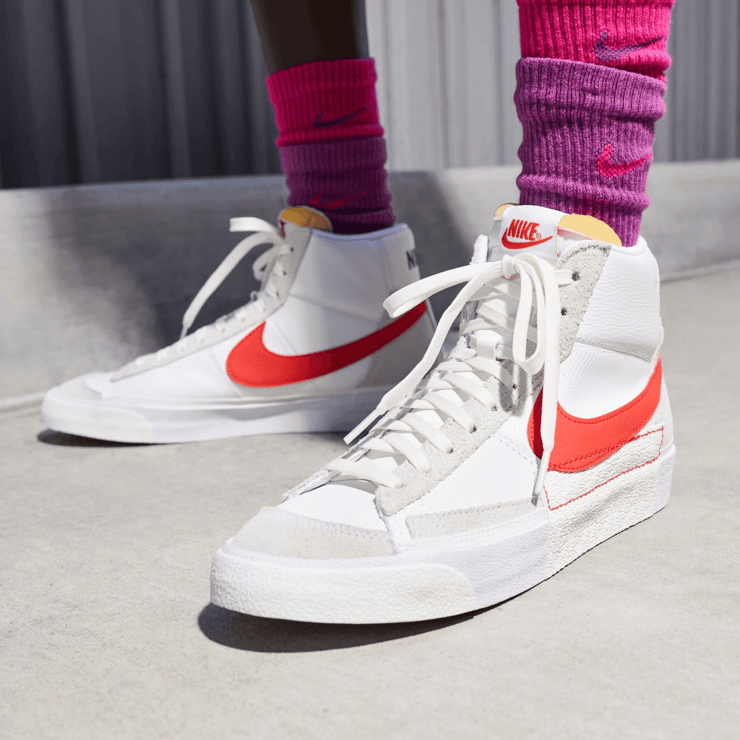 Nike Blazer Mid 77 Remastered Pro Club Habanero Red Angle 0