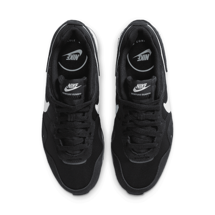 Nike Venture Runner Shoes Angle 1