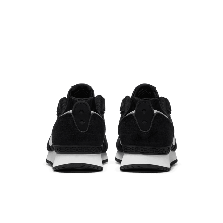 Nike Venture Runner Shoes Angle 3