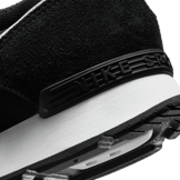 Nike Venture Runner Shoes Angle 5