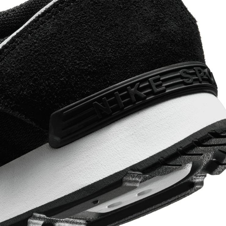 Nike Venture Runner Shoes Angle 5