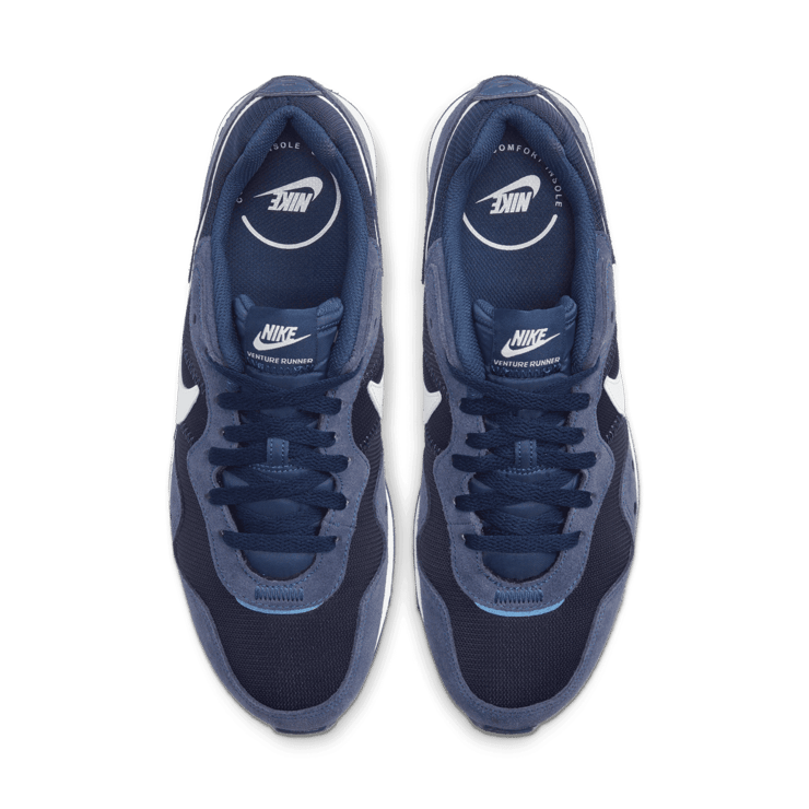 Nike Venture Runner Shoes Angle 1