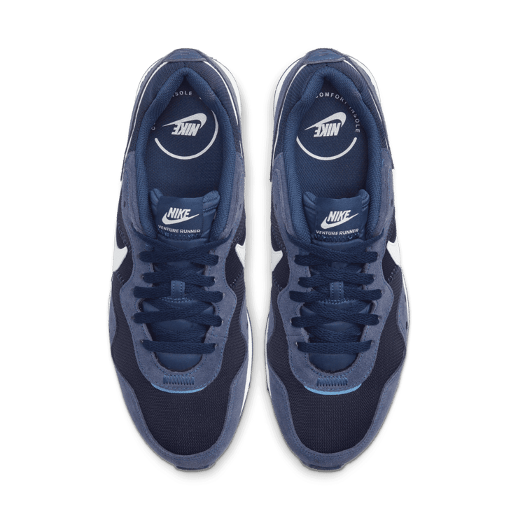 Nike Venture Runner Shoes Angle 1