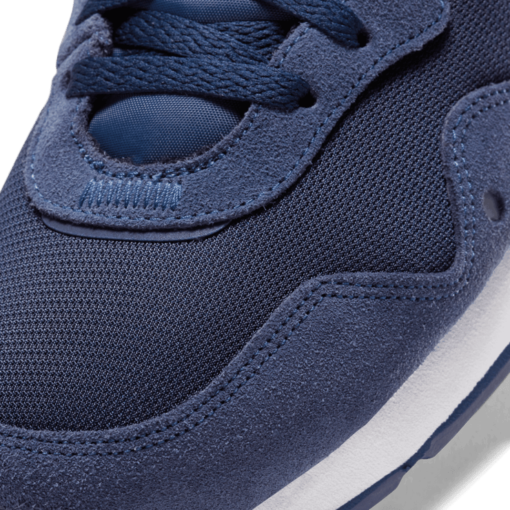Nike Venture Runner Shoes Angle 4