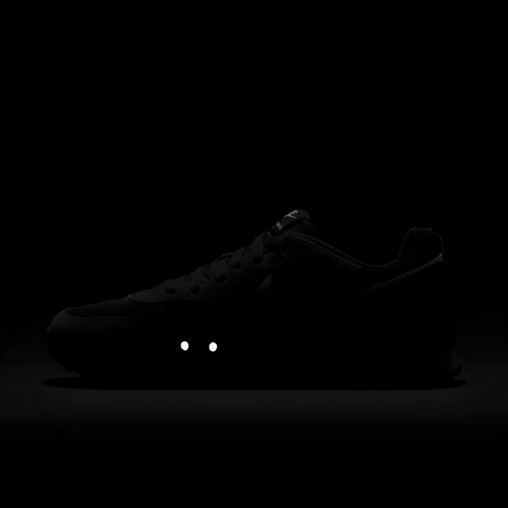 Nike Venture Runner Shoes Angle 6
