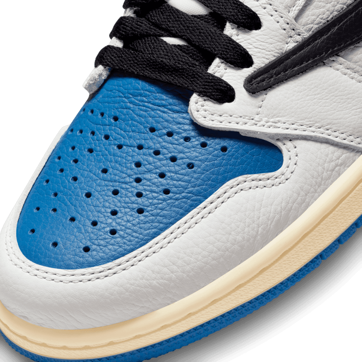 Jordan 1 High fragment design x Travis Scott Angle 4