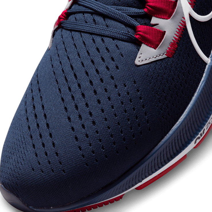 Nike Air Zoom Pegasus 38 (NFL New England Patriots) Angle 4