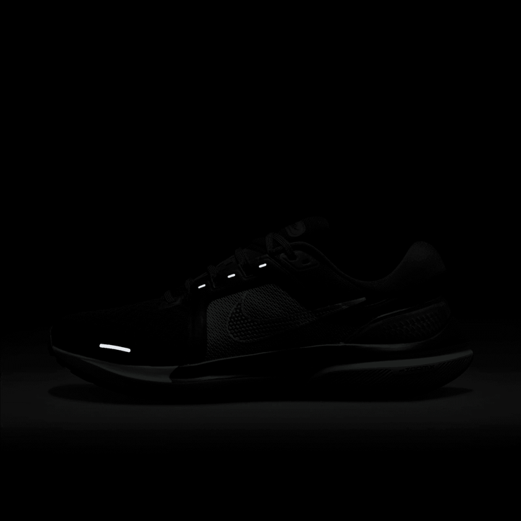 Nike Air Zoom Vomero 16 (Black) Angle 6