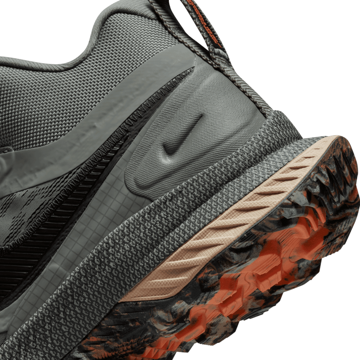 Nike React SFB Carbon Menâs Elite Outdoor Shoes Angle 5