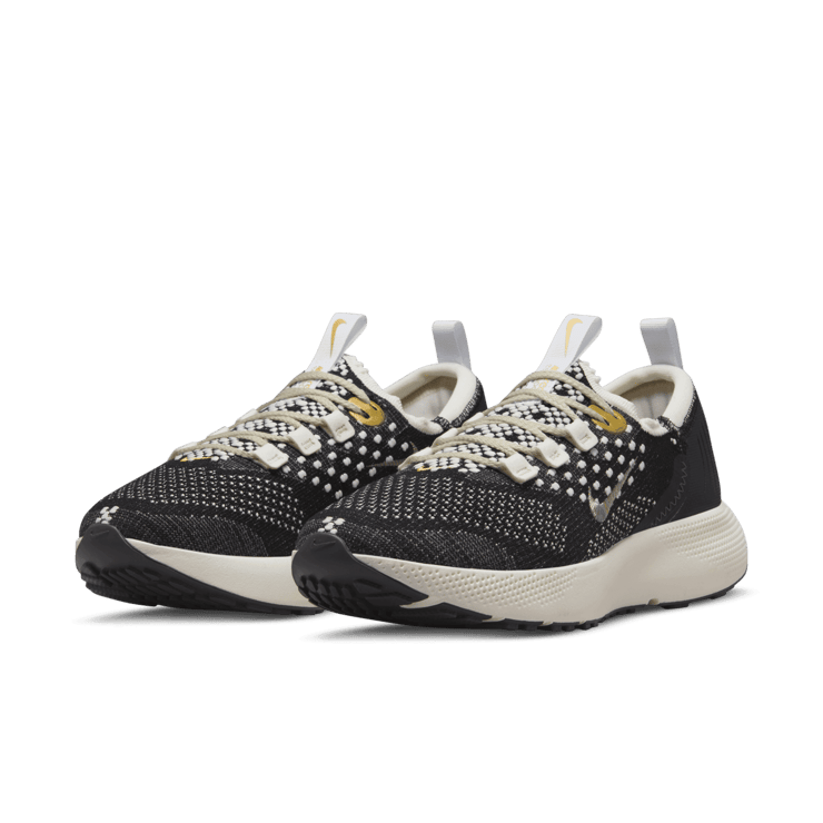 Nike Escape Run Flyknit Road Running Shoes Angle 2