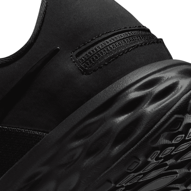 Nike Revolution 6 FlyEase Next Nature Easy On/Off Road Running Shoes (Extra Wide) Angle 5