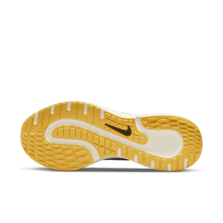 Nike Escape Run Flyknit Road Running Shoes Angle 0