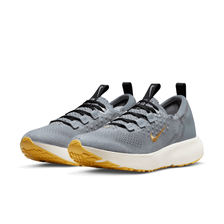 Nike Escape Run Flyknit Road Running Shoes Angle 2