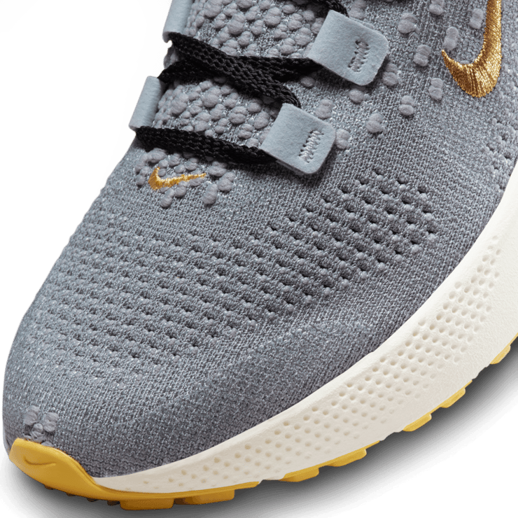 Nike Escape Run Flyknit Road Running Shoes Angle 4